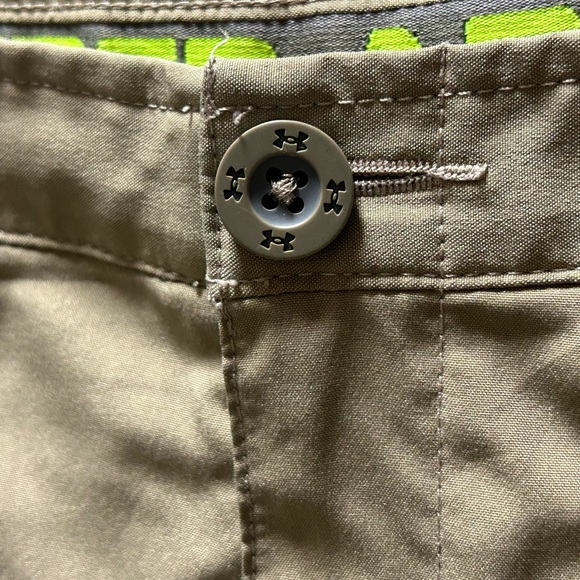 UNDER ARMOUR youth size large loose fitting shorts with adjustable waist - Picture 7 of 7